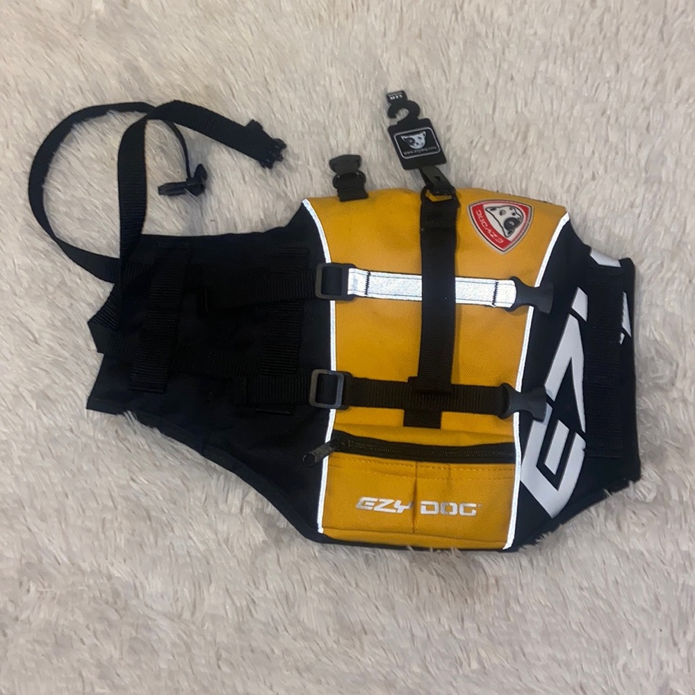 Life vest for a dog EZYDOG reflective adjustable straps new never used MXS